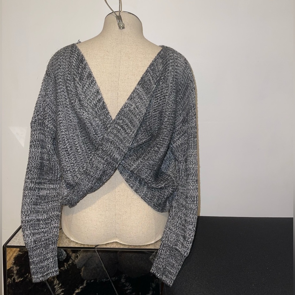 Crop twisted back women’s sweater